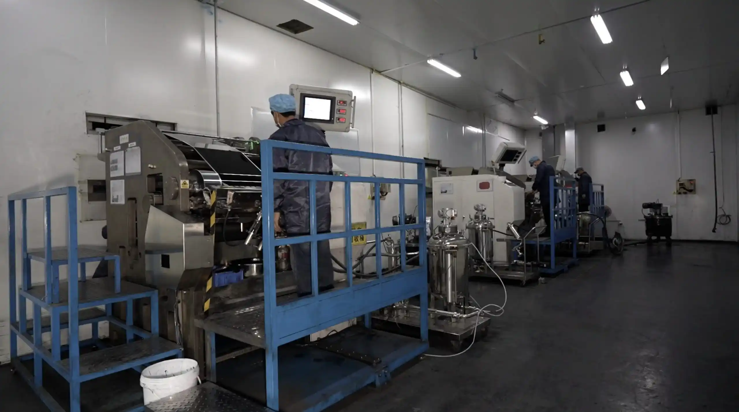 Equipamentos e operadores autorizados da produção de células da Herewin